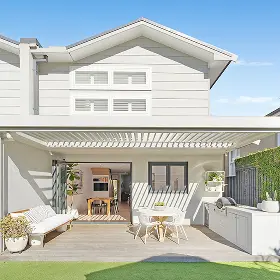 Contemporary facade with landscaping